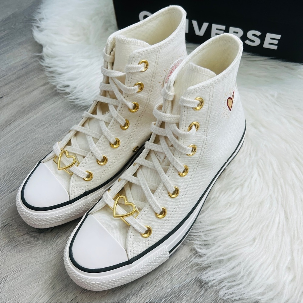 NWT Converse Chuck Taylor All Star Valentines Day High Top Vintage Women’s - Picture 3 of 9